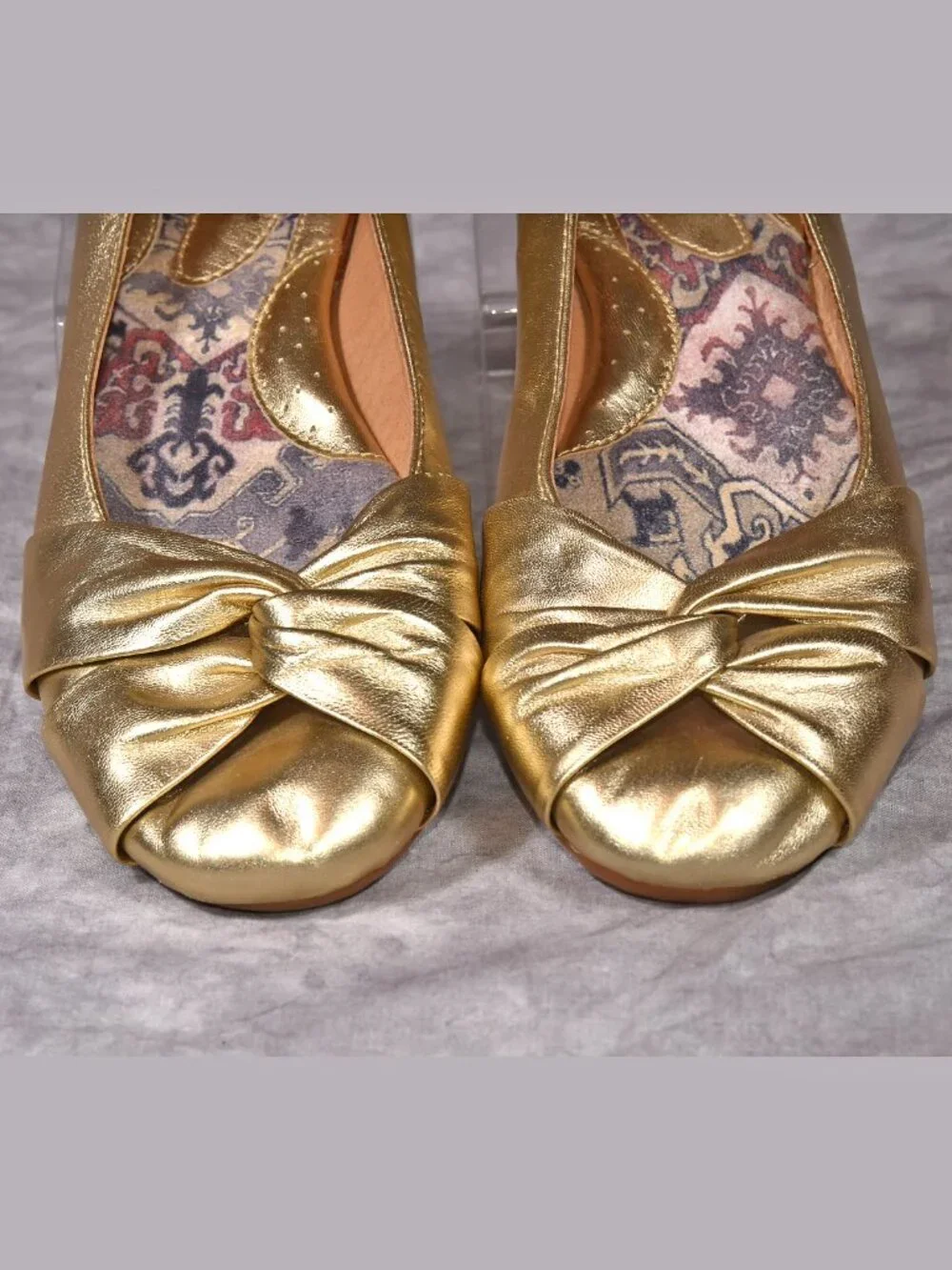 Born Shoes Metallic Gold Lilly Knotted Flats Size 8/39 Leather Upper Gently Used - Picture 9 of 14